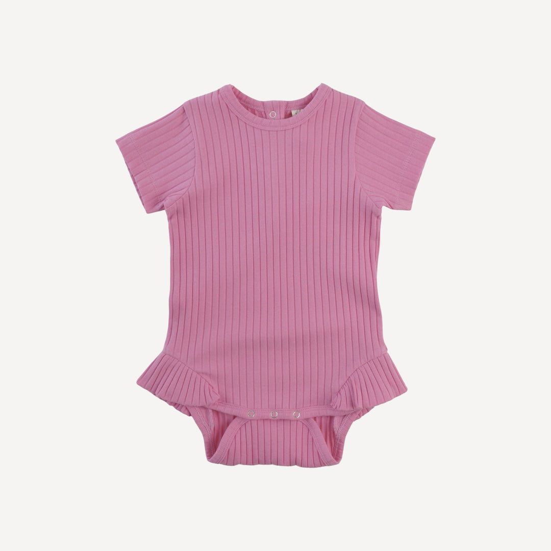 short sleeve ruffle leg bodysuit | bonbon | organic cotton wide rib
