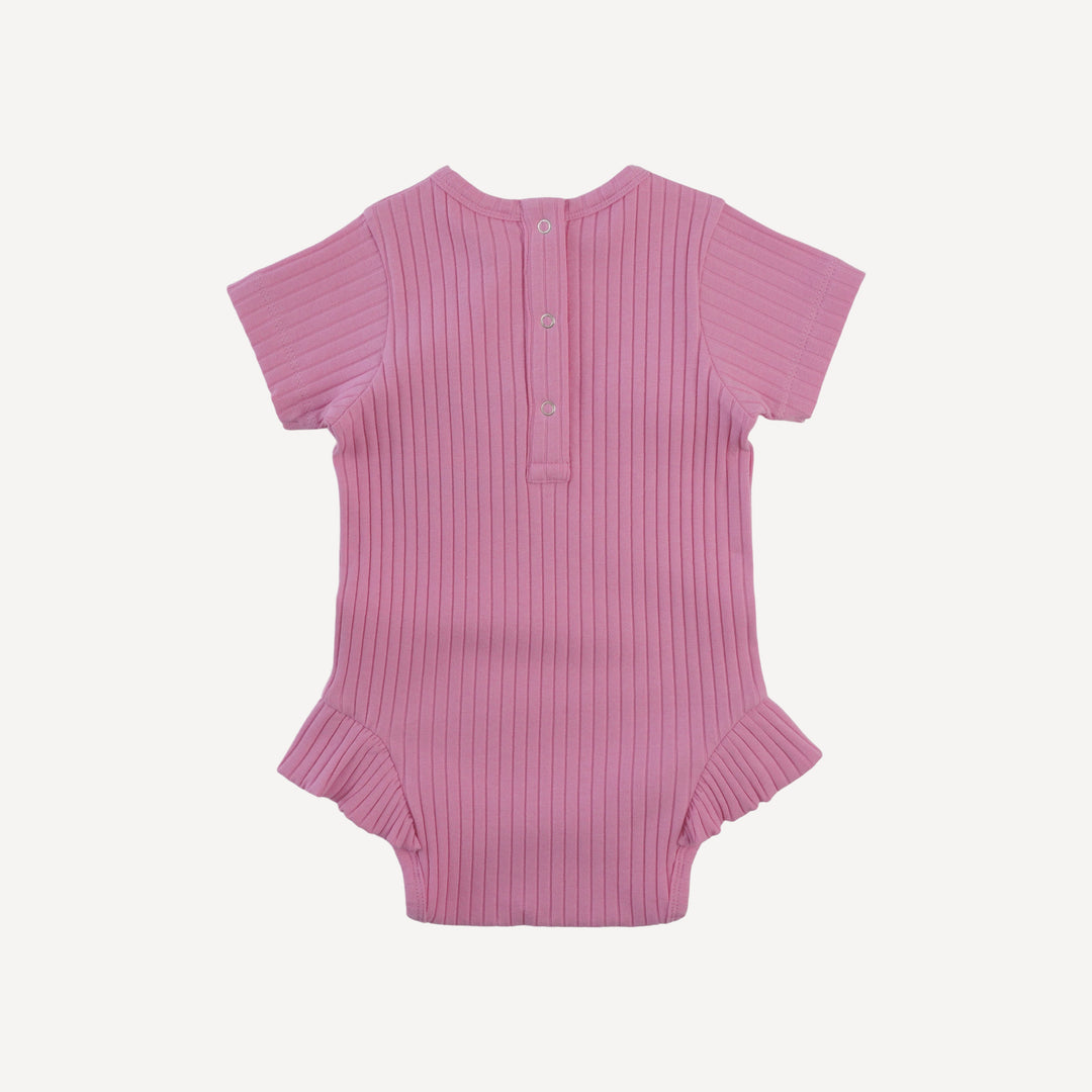 short sleeve ruffle leg bodysuit | bonbon | organic cotton wide rib
