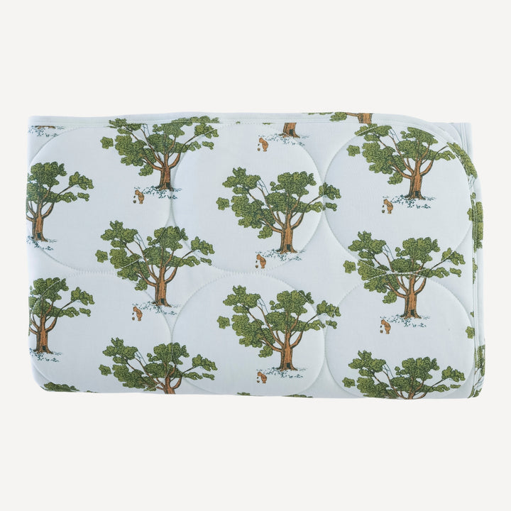 classic circle quilt | blue pooh & tree | organic cotton interlock