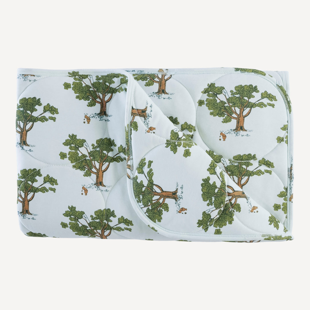classic circle quilt | blue pooh & tree | organic cotton interlock
