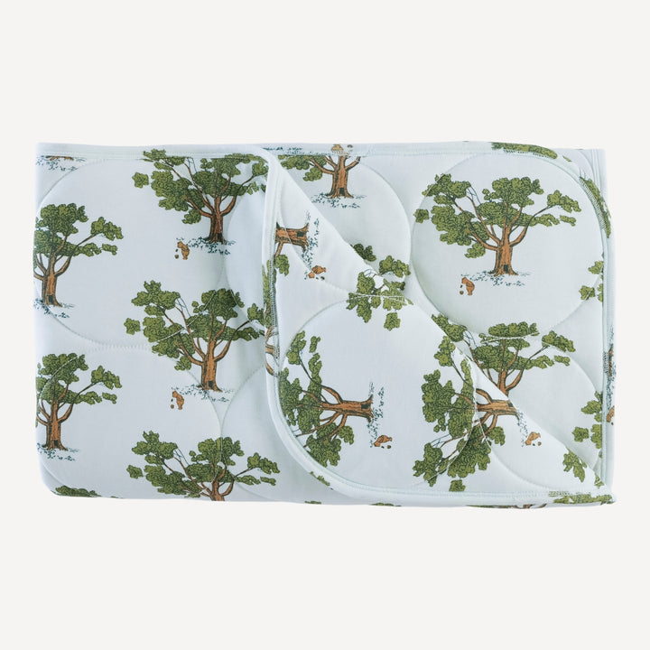 classic circle quilt | blue pooh & tree | organic cotton interlock