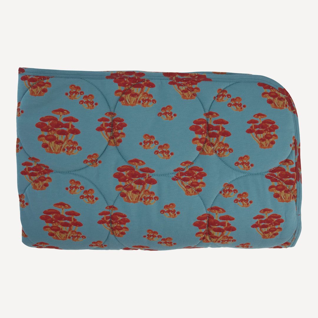 classic circle quilt | red mushroom bunch | organic cotton jersey