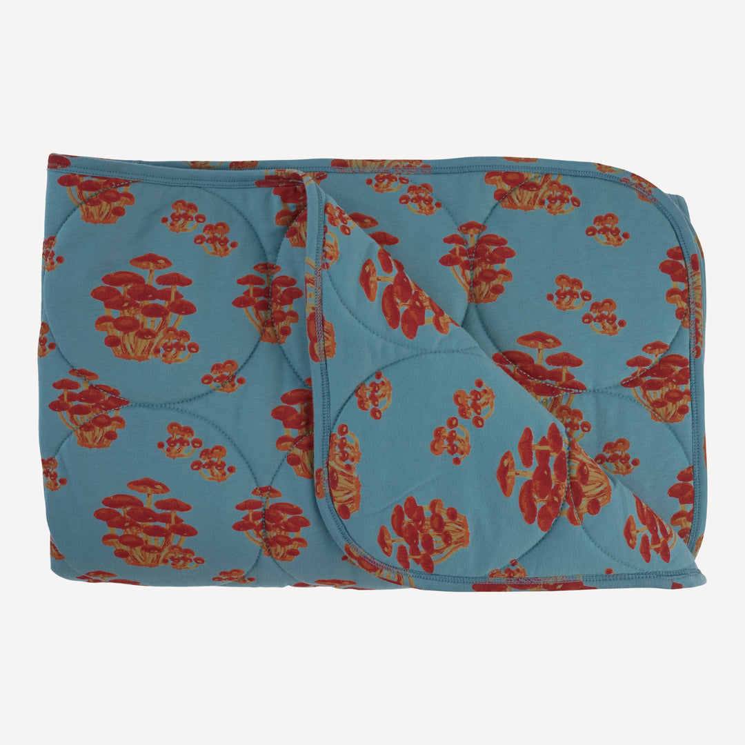 classic circle quilt | red mushroom bunch | organic cotton jersey