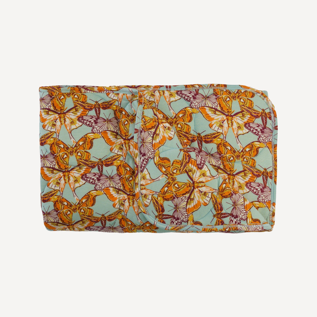 classic circle quilt | blue haze moth wallpaper | bamboo