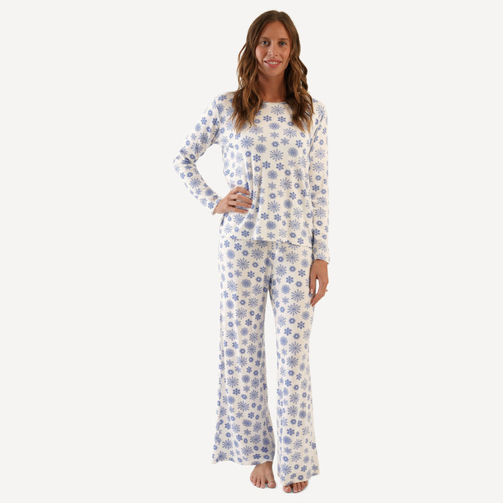 womens long sleeve crew neck pj set | blue snowflake | bamboo