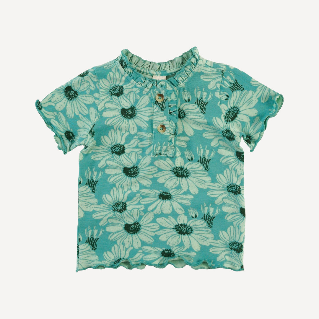 short sleeve ruffle henley tee | green daisy | bamboo