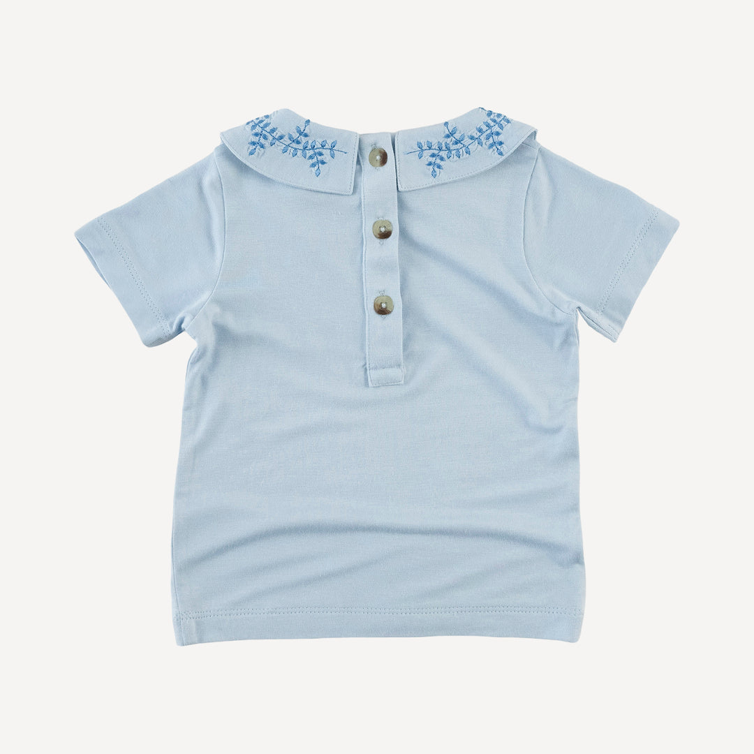 short sleeve leaf embroidered peter pan tee | finch blue | bamboo