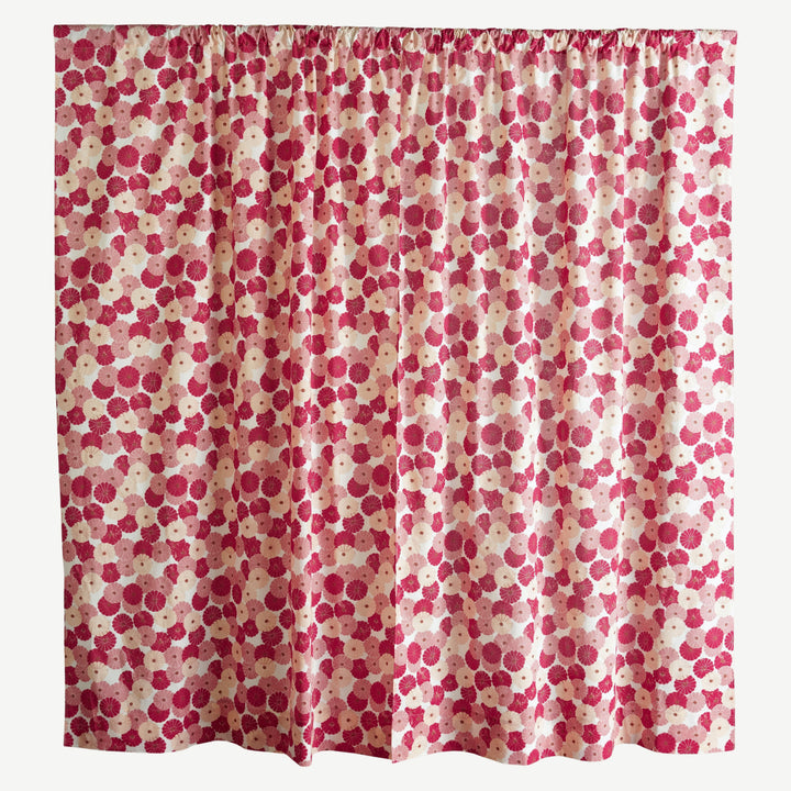 pole pocket window panel set of 2 | red vintage daisy | organic cotton woven