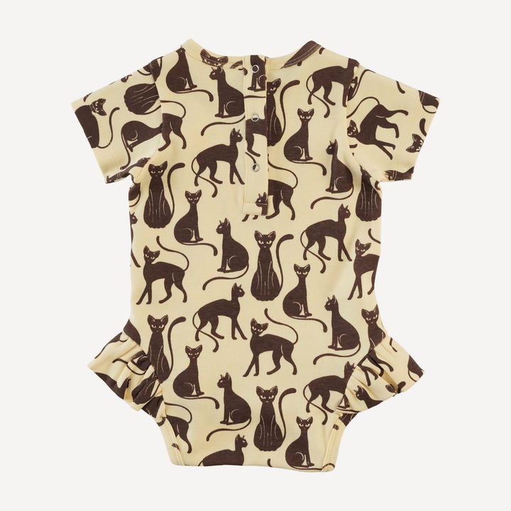 short sleeve ruffle leg bodysuit | neutral cat | organic cotton interlock