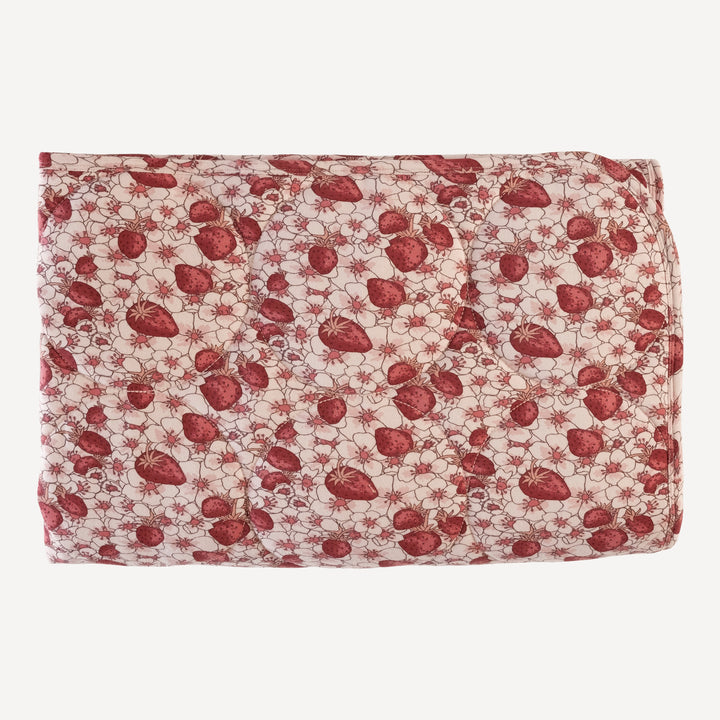 classic circle quilt | pink strawberry floral | bamboo
