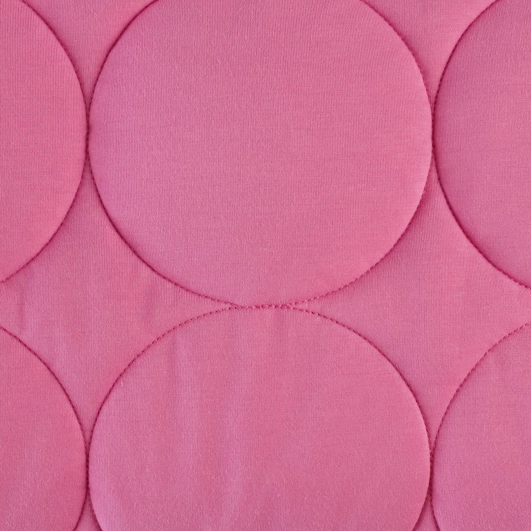 classic circle quilt | hot pink | bamboo