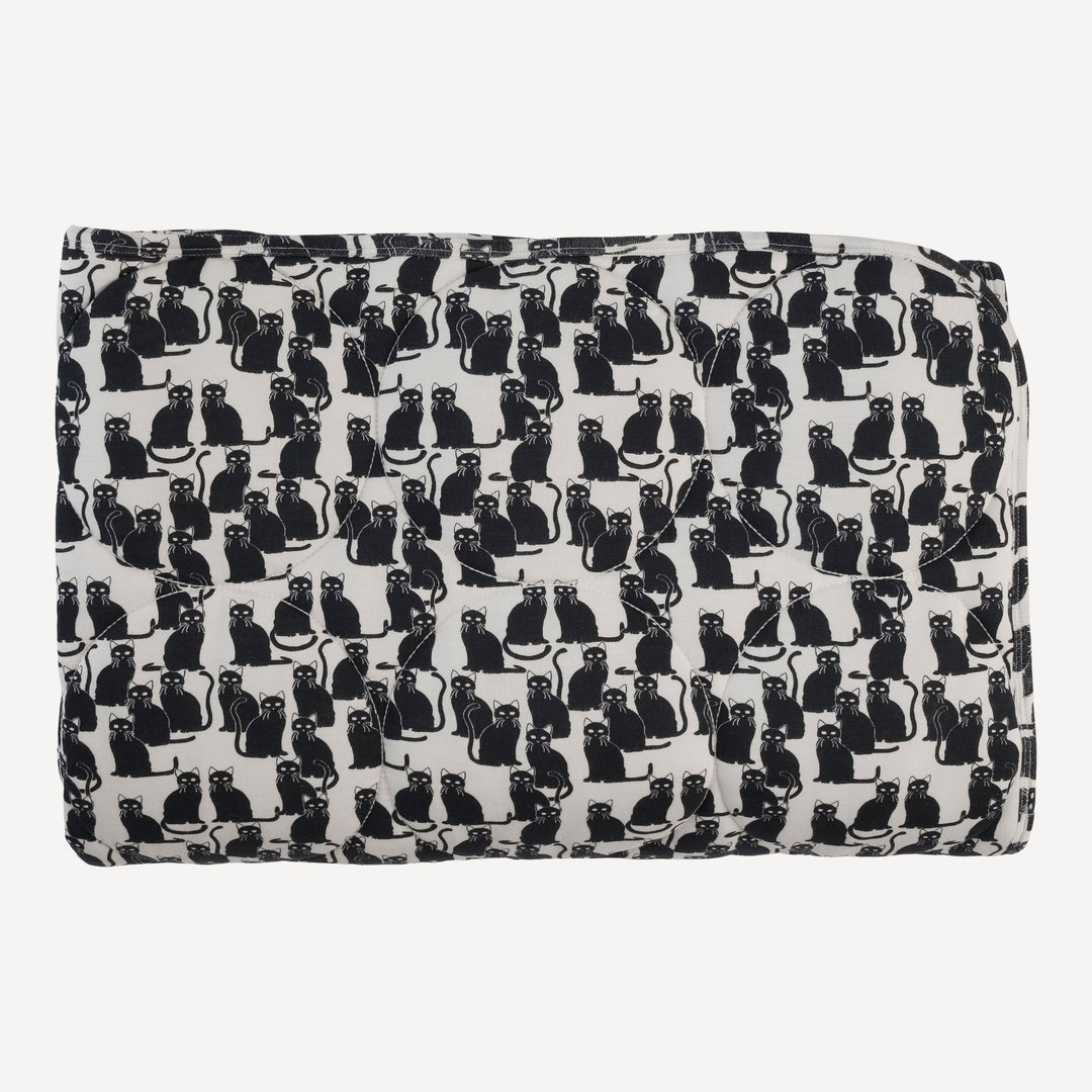 classic circle quilt | black cats | bamboo