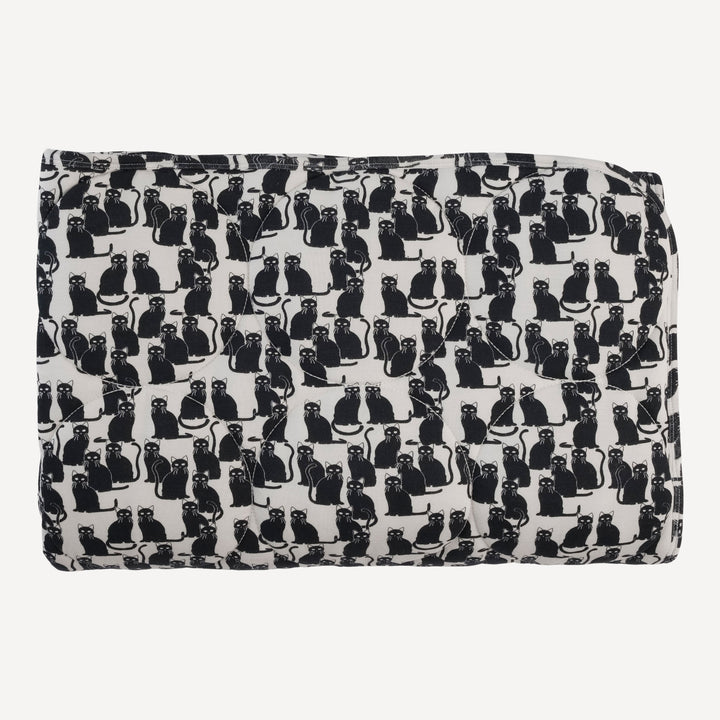 classic circle quilt | black cats | bamboo