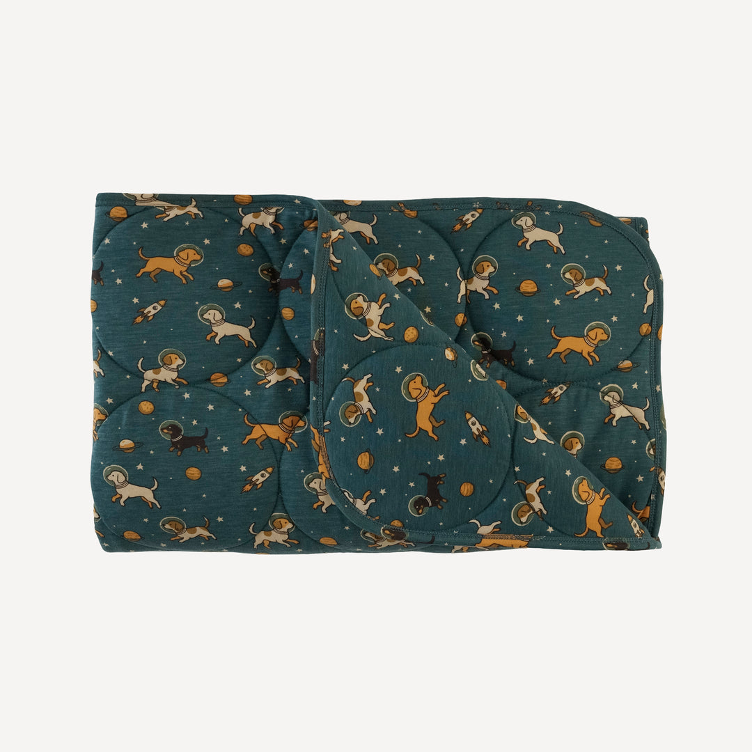 classic circle quilt | space pups | bamboo