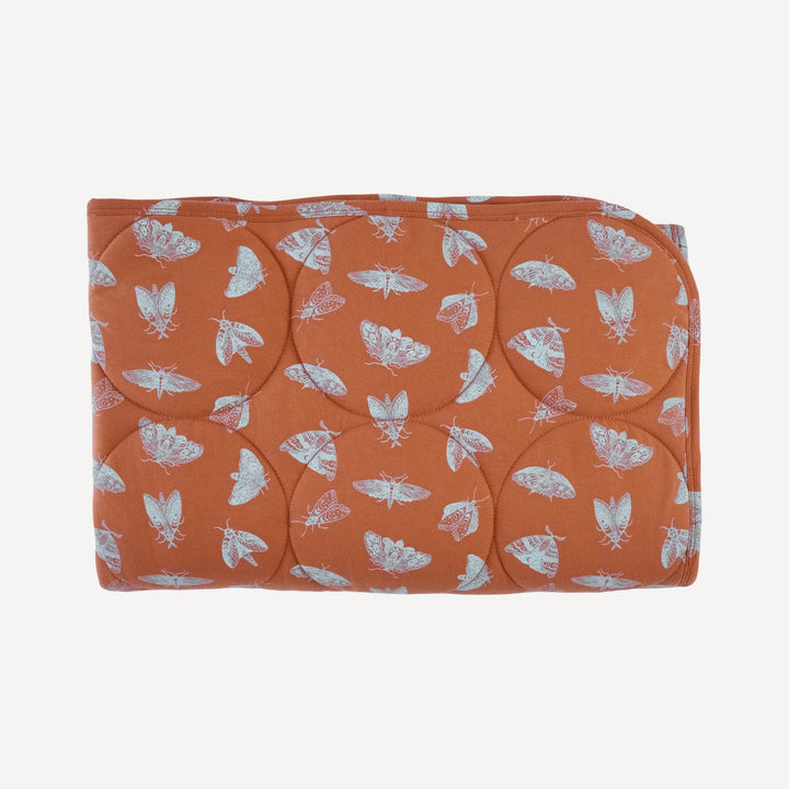 classic circle quilt | spicy moth scatter | organic cotton jersey