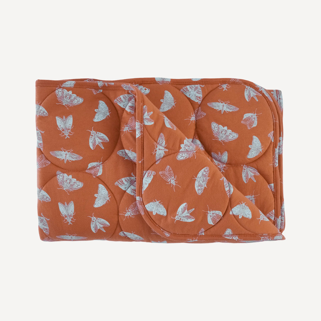 classic circle quilt | spicy moth scatter | organic cotton jersey
