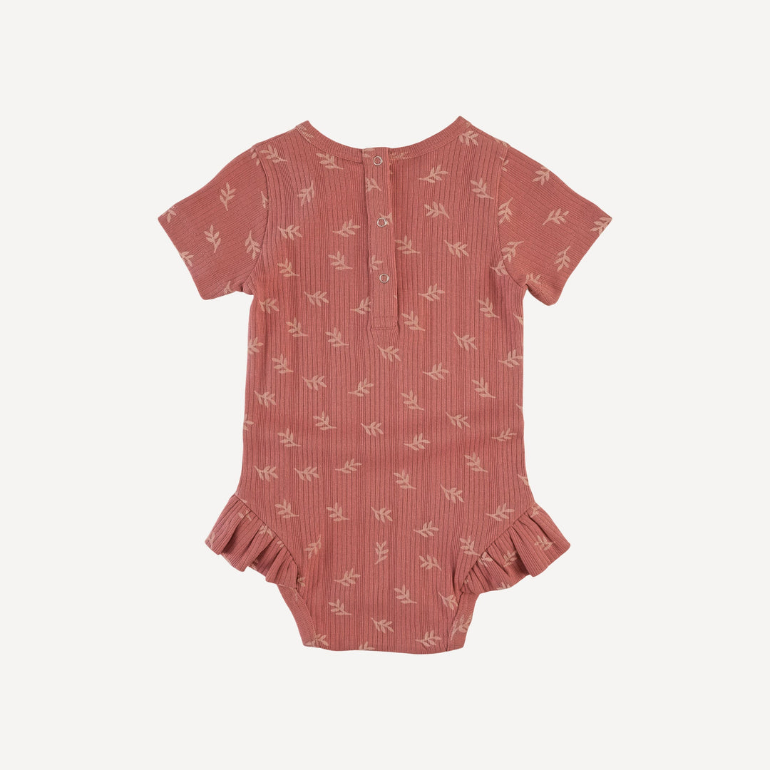 short sleeve ruffle leg bodysuit | rose leaf | organic cotton multi rib