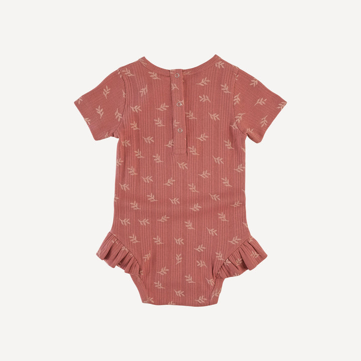 short sleeve ruffle leg bodysuit | rose leaf | organic cotton multi rib