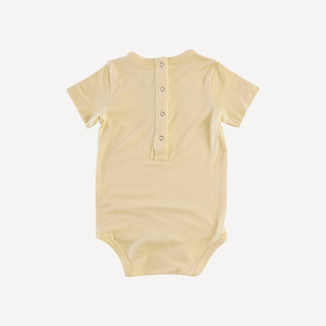 short sleeve pooh crew neck bodysuit | honey | bamboo