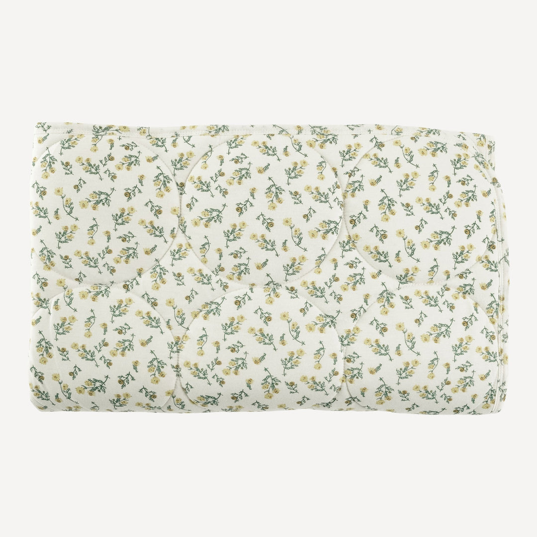 PREORDER classic circle quilt | tiny chamomile | bamboo