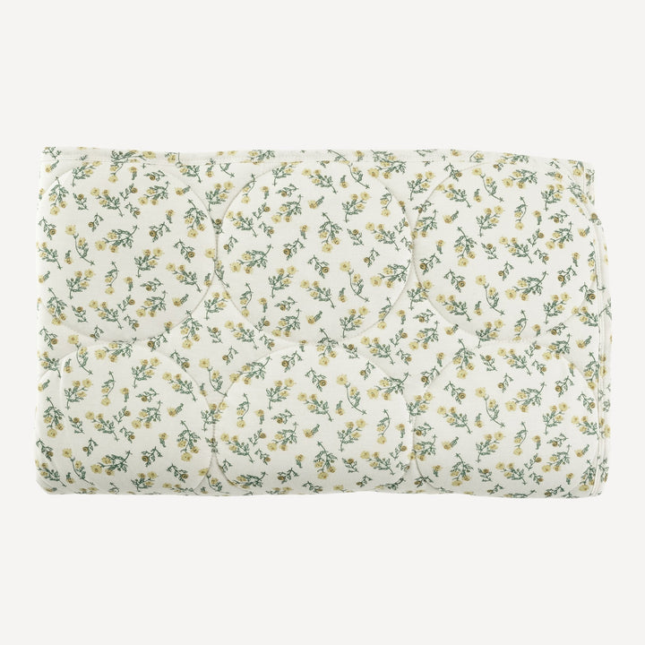 PREORDER classic circle quilt | tiny chamomile | bamboo