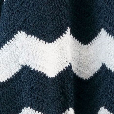 chevron blanket | dark blue white | organic cotton crochet